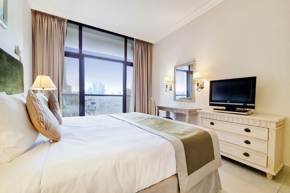 ONE BEDROOM APARTMENT - CITY VIEW