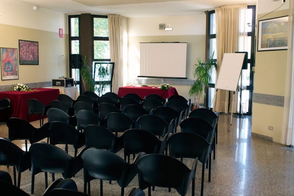 Hotel Ristorante Alcide 52/57