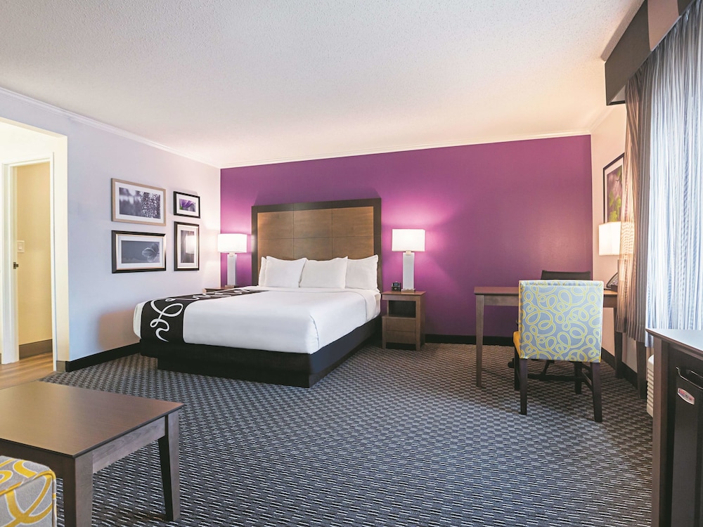 Deluxe, King Bed