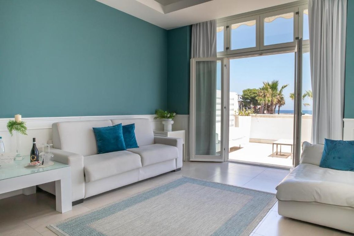 Bianco Riccio Suite Hotel 57/79