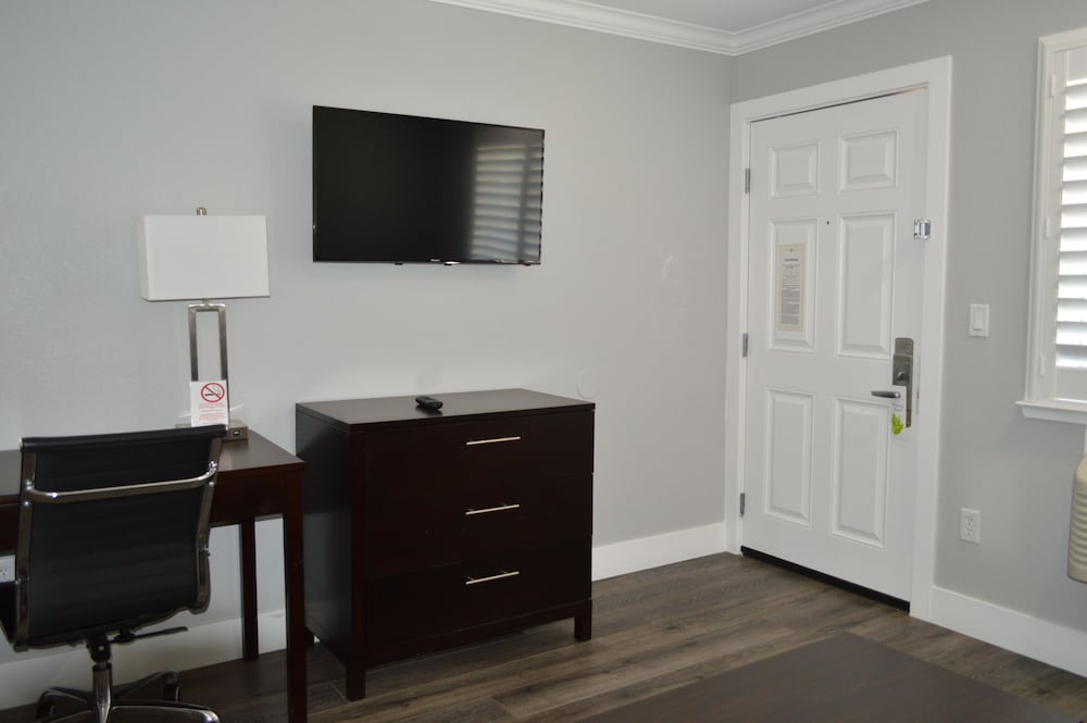Fairview Inn And Suites Healdsburg 15/65
