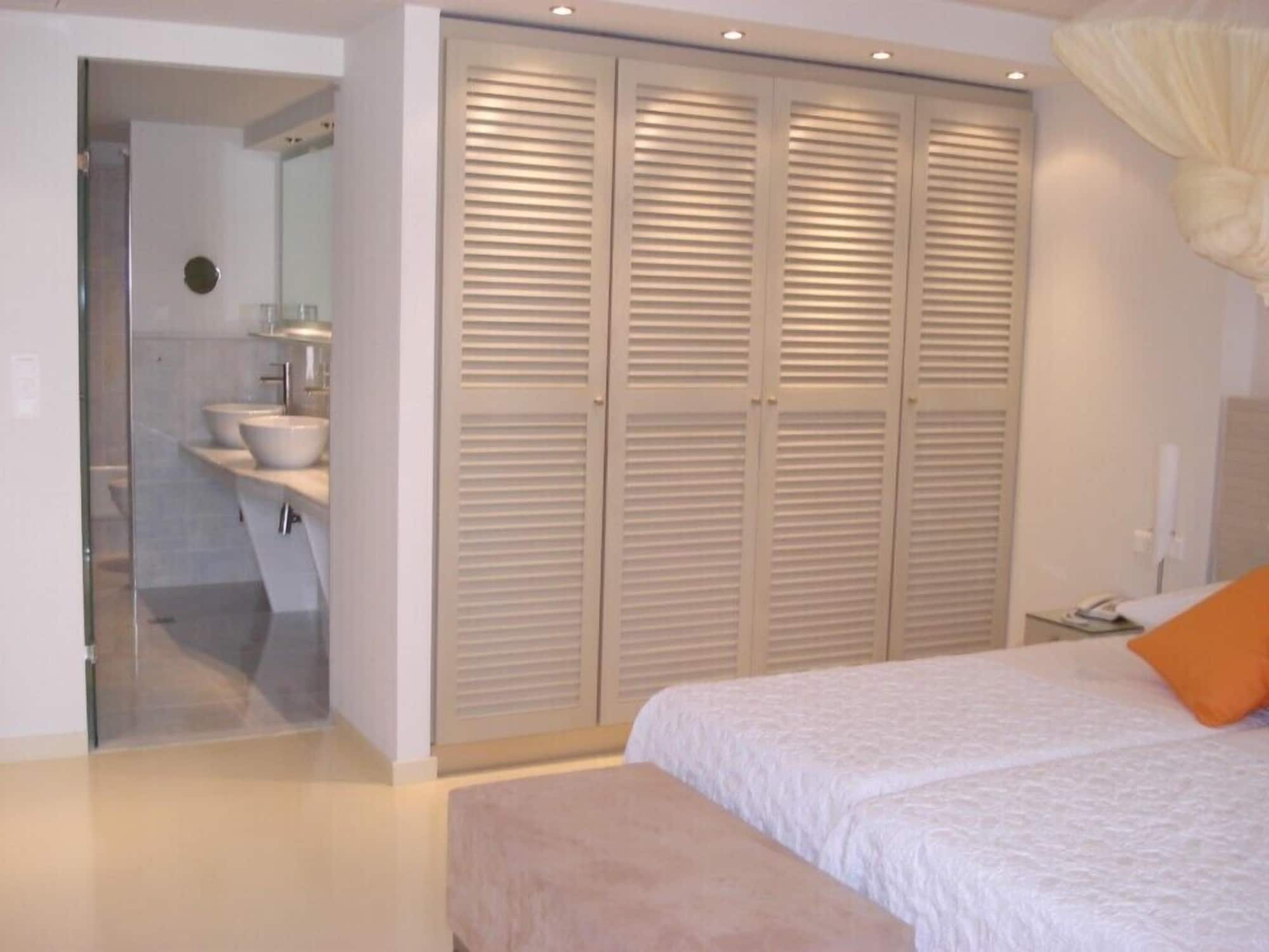 غرفة بريميوم بسريرين منفصلين بحوض جاكوزي في الطابق الأرضي، Iria Beach art hotel 5/10
