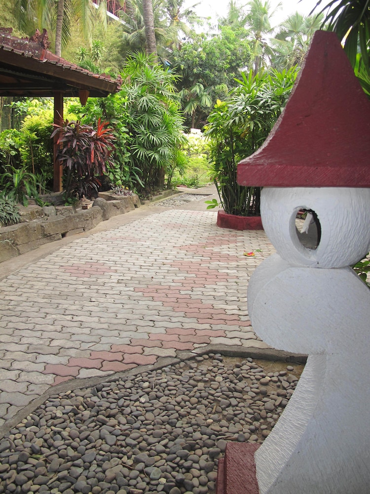 Puri Naga Beachfront Cottages 60/65