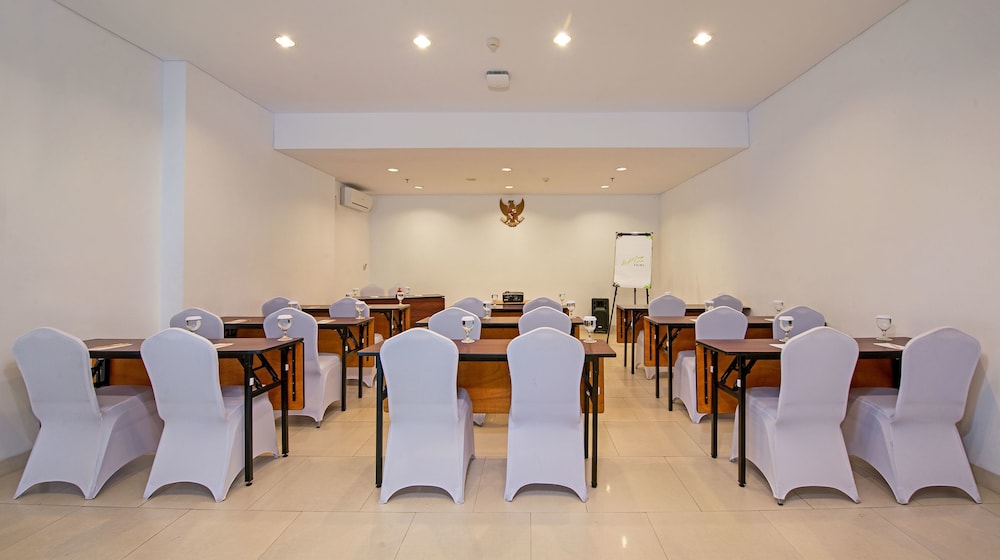 Whiz Prime Balikpapan 53/63