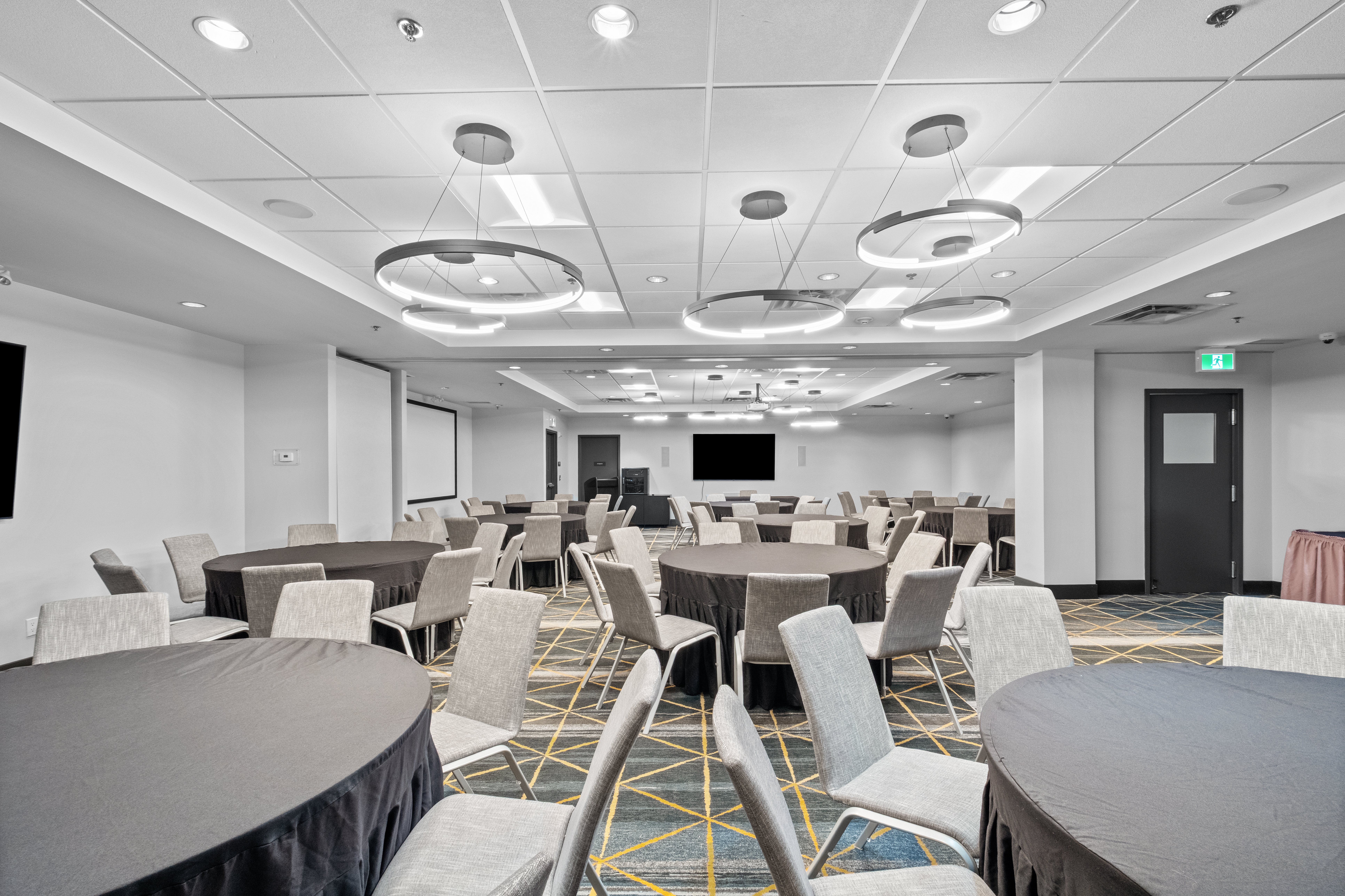 Holiday Inn Hotel Suites Surrey East Cloverdale 67/75