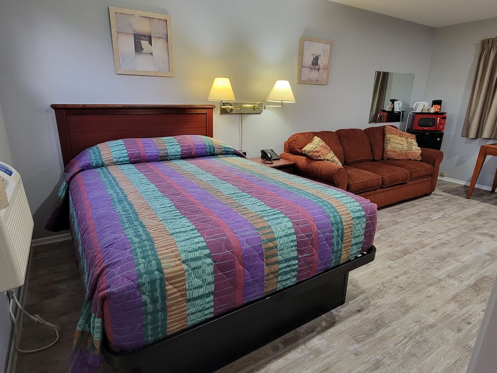 Room, Queen Bed, Sofa