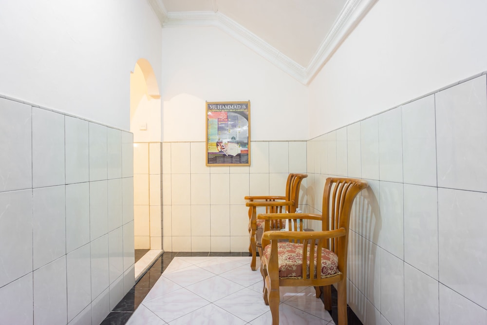 OYO 2180 Vina Vira Hotel 4/31