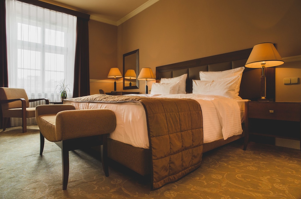 STANDARD, DOUBLE OR TWIN BED