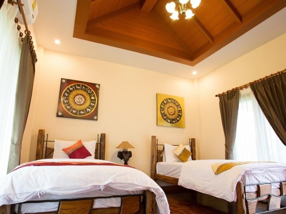 GRAND, DELUXE, VILLA