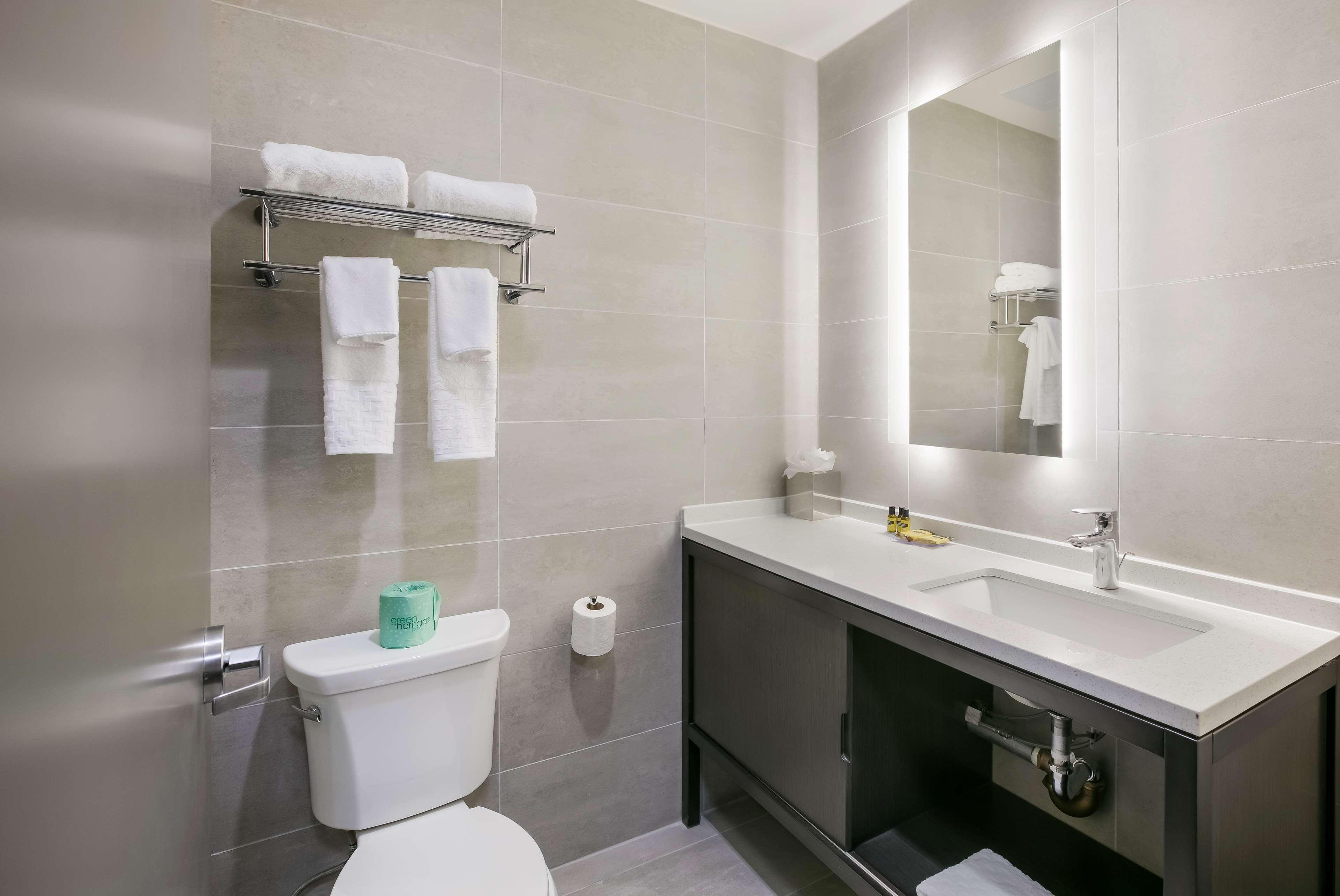 Executive Residency Bronx 31/36