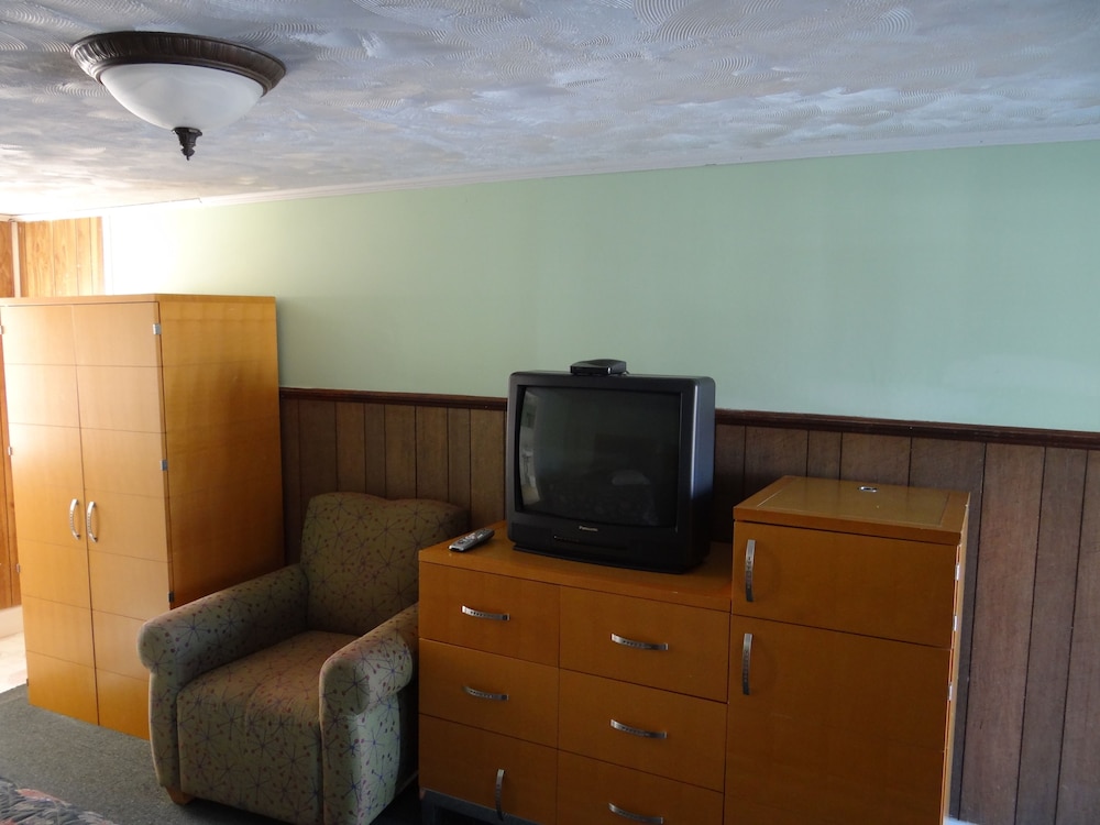 Jonathan Edwards Motel 48/65
