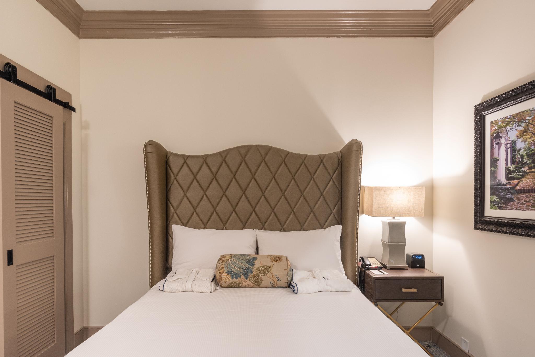 Interior, Petite, Queen Bed, Accessible
