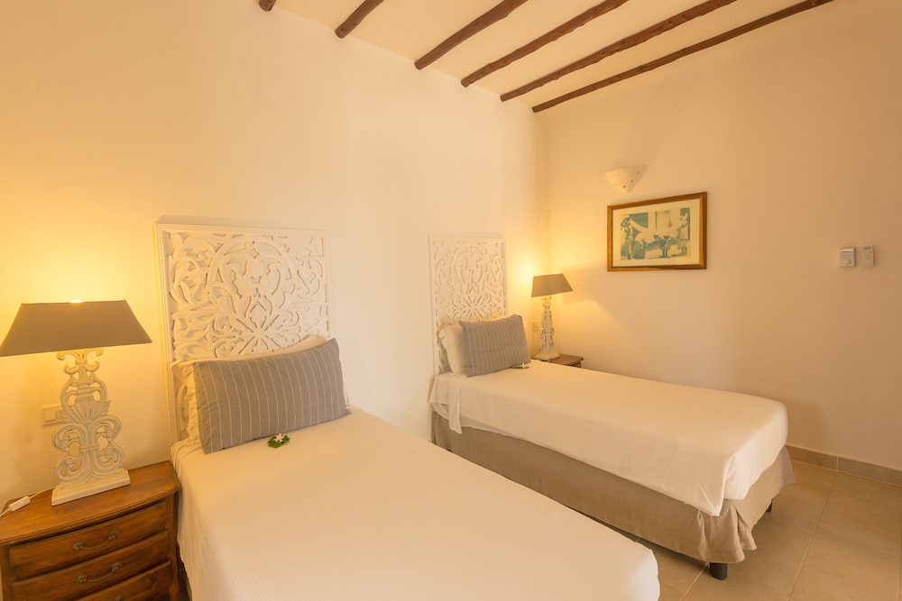 Kono Kono Beach Resort 15/73