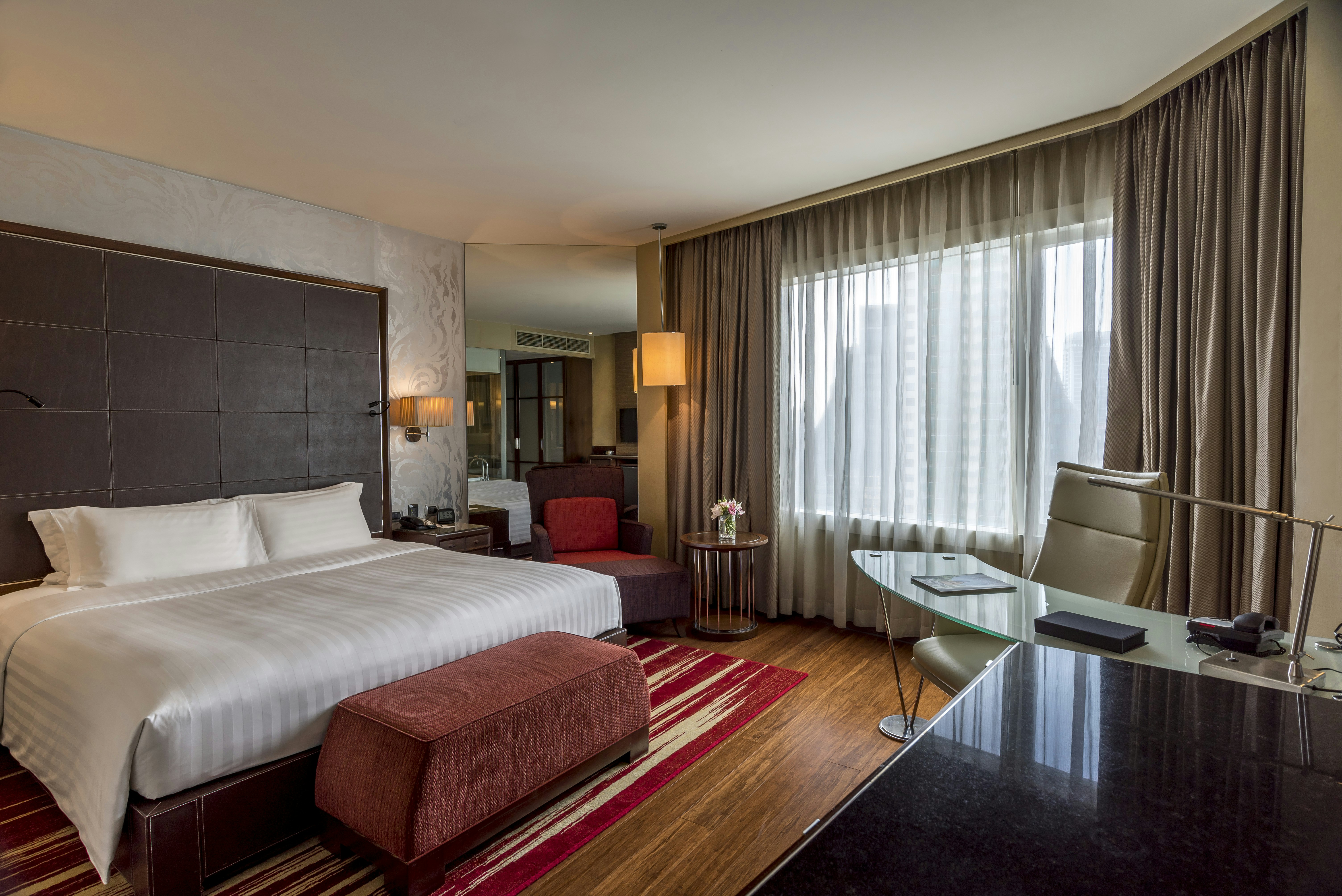 DELUXE, KING BED