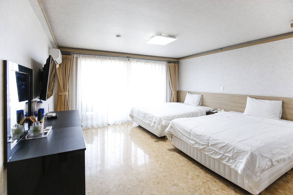 Jeju Ocean Family Hotel 13/75