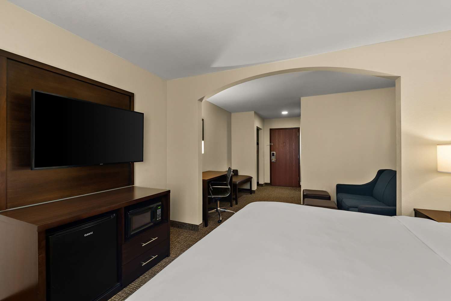 جناح بسرير كينج، Comfort Inn and Suites Atoka 2/3