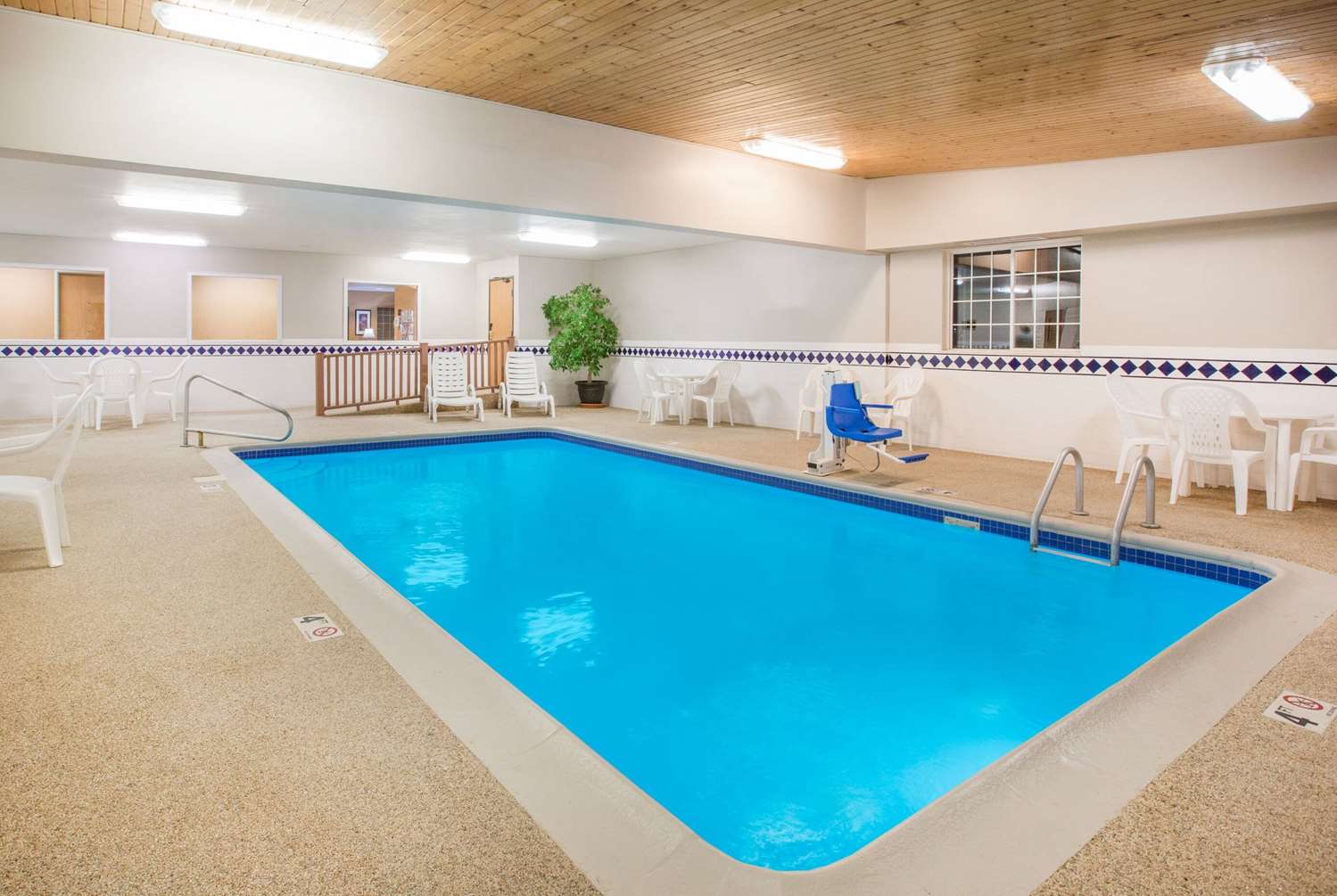 Ramada by Wyndham Spirit Lake/Okoboji 21/34