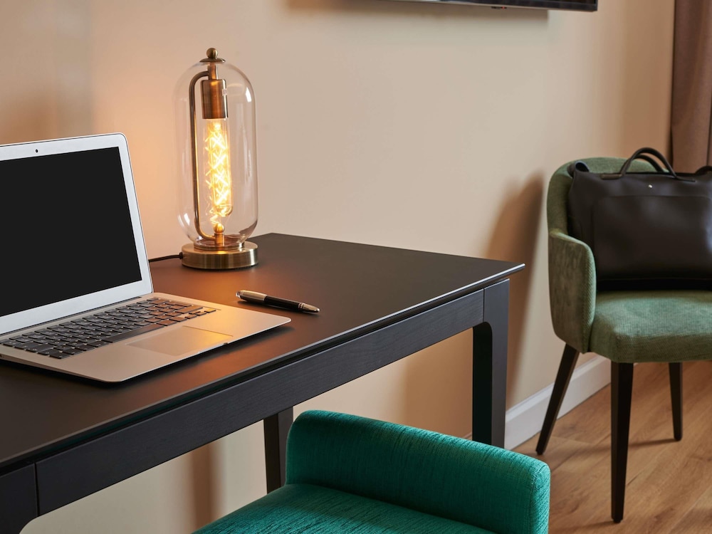 Mercure Paris Nanterre 39/48