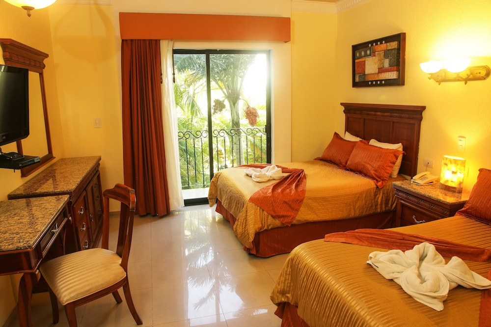 2 Bedrooms, Master, Suite, 1 King and 2 Double Beds, Kitchenette, Bathtub