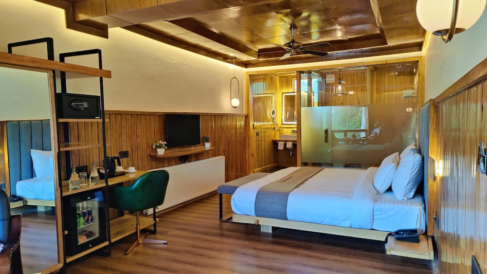 Hotel Cho Palace 10/26