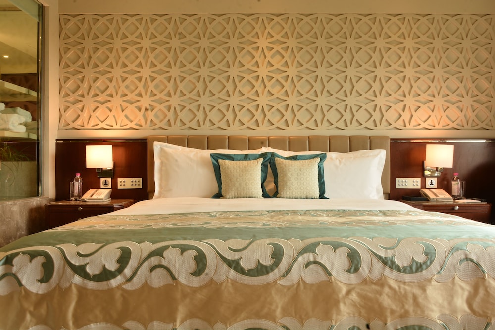 Taj Palace, New Delhi 33/80