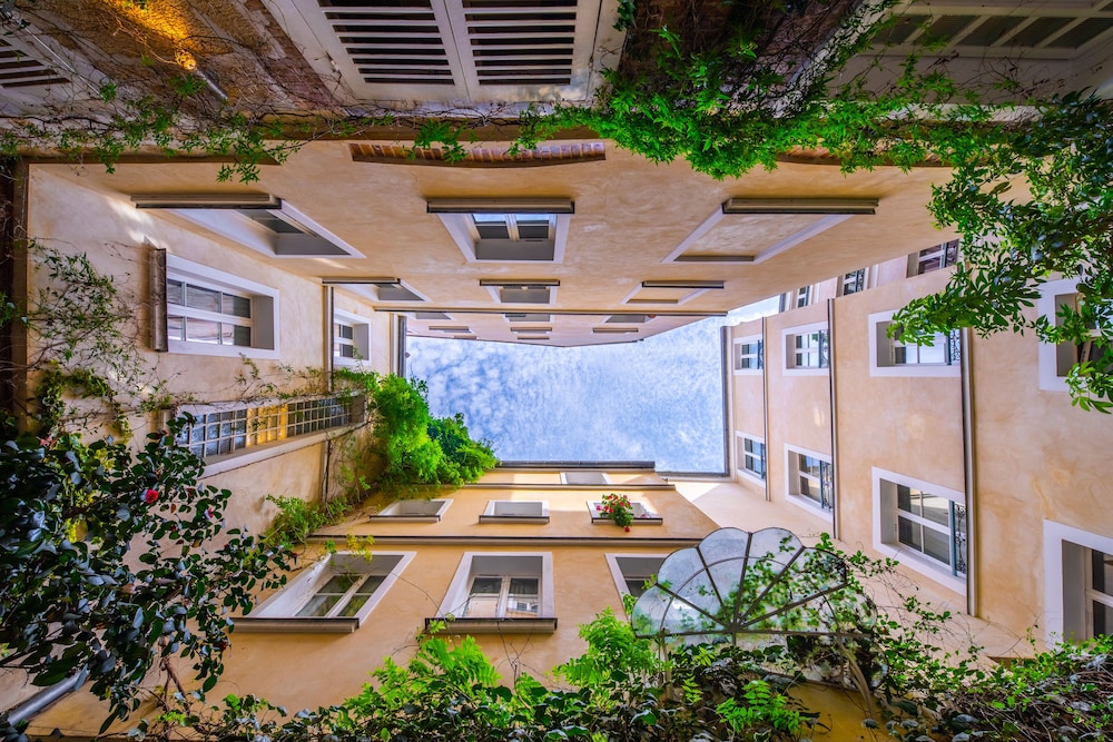 Les Patios Du Marais 4/81