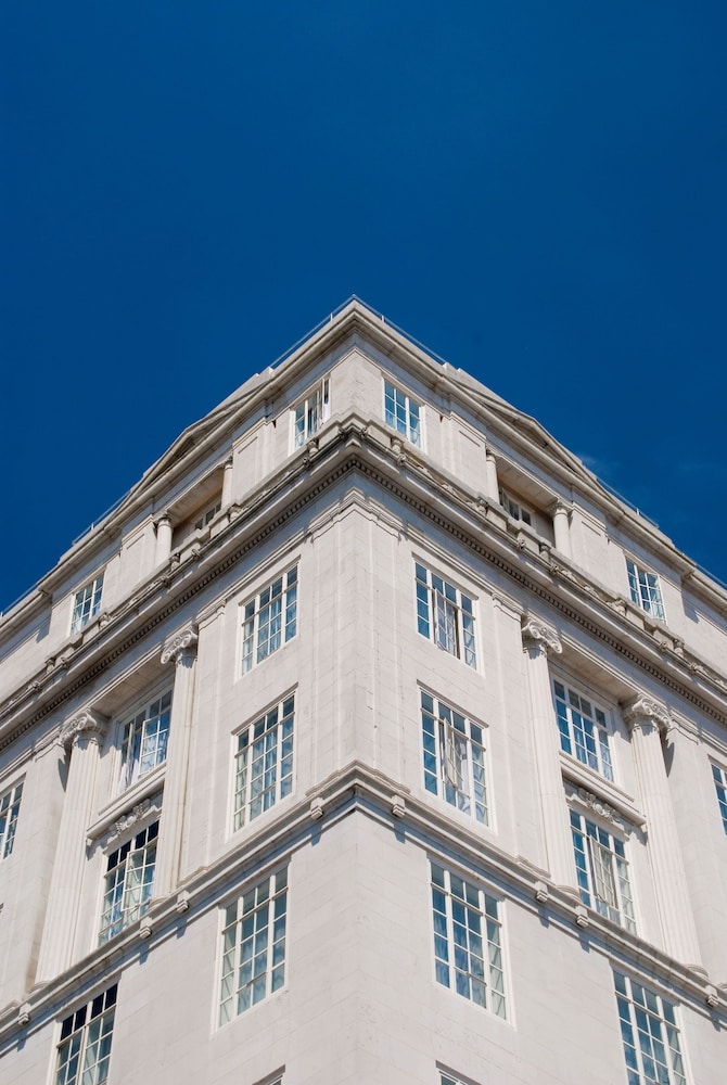 Adelphi Hotel 4/69