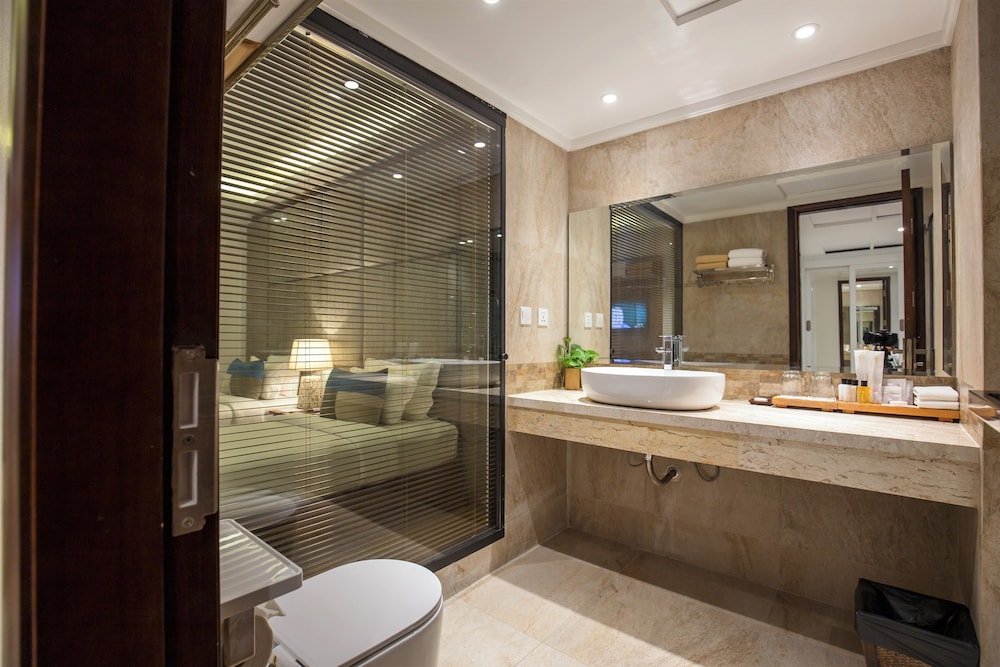 Baan Laimai Beach Resort 64/66