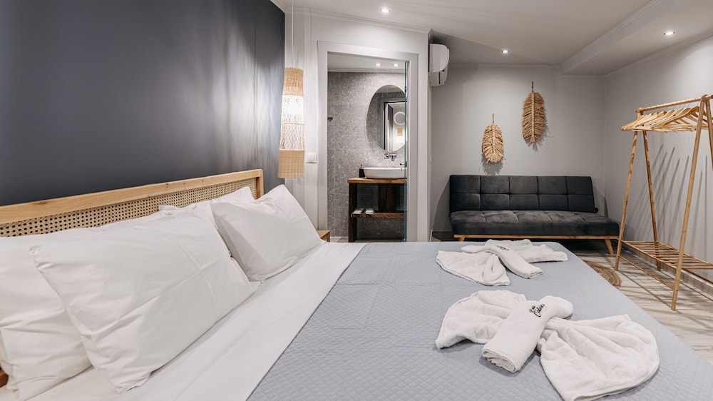2 BEDROOMS, TREE HOUSE, PRIVATE POOL