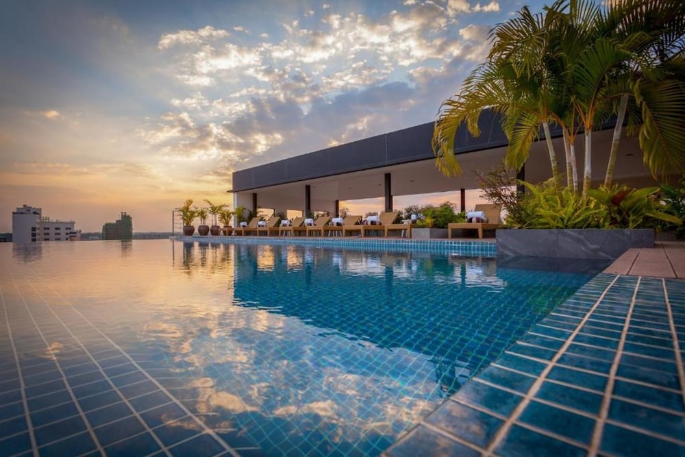 Lao Poet Hotel 62/71
