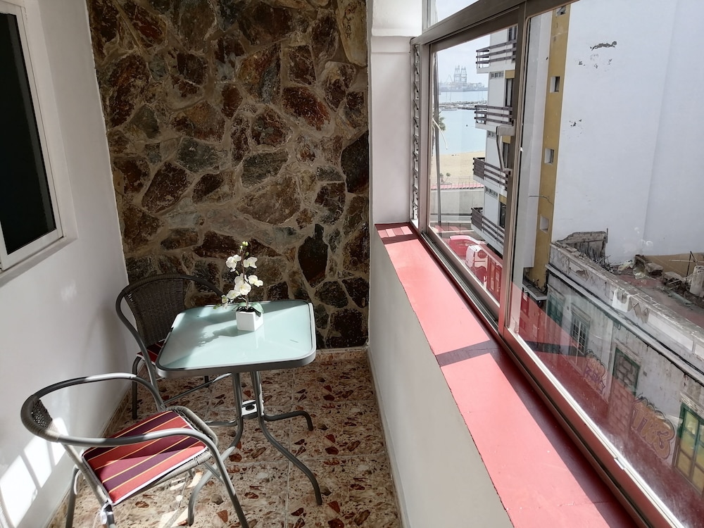 Hostal Alcaravaneras 42/43