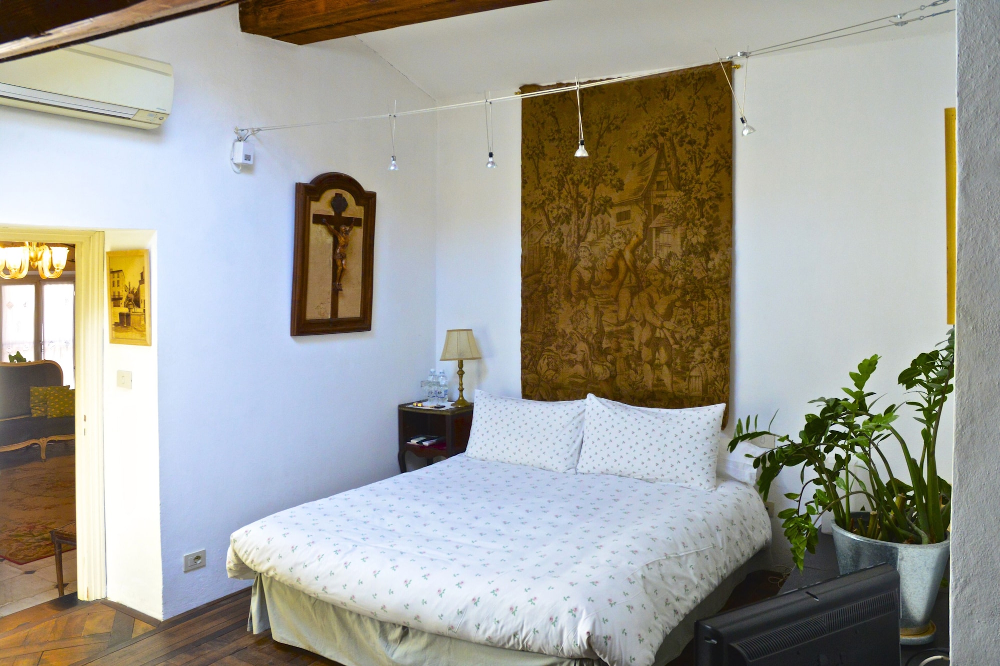 Room, Quadruple, King Bed, Sofa