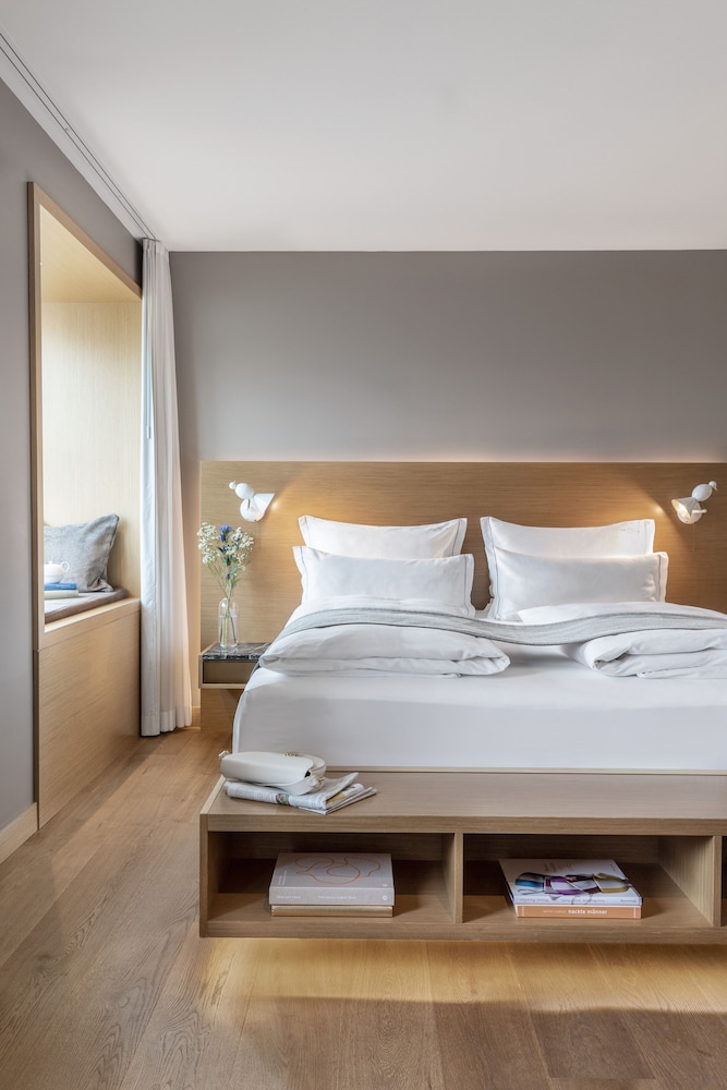 PLUS, DELUXE, DOUBLE BED, OPERA VIEW