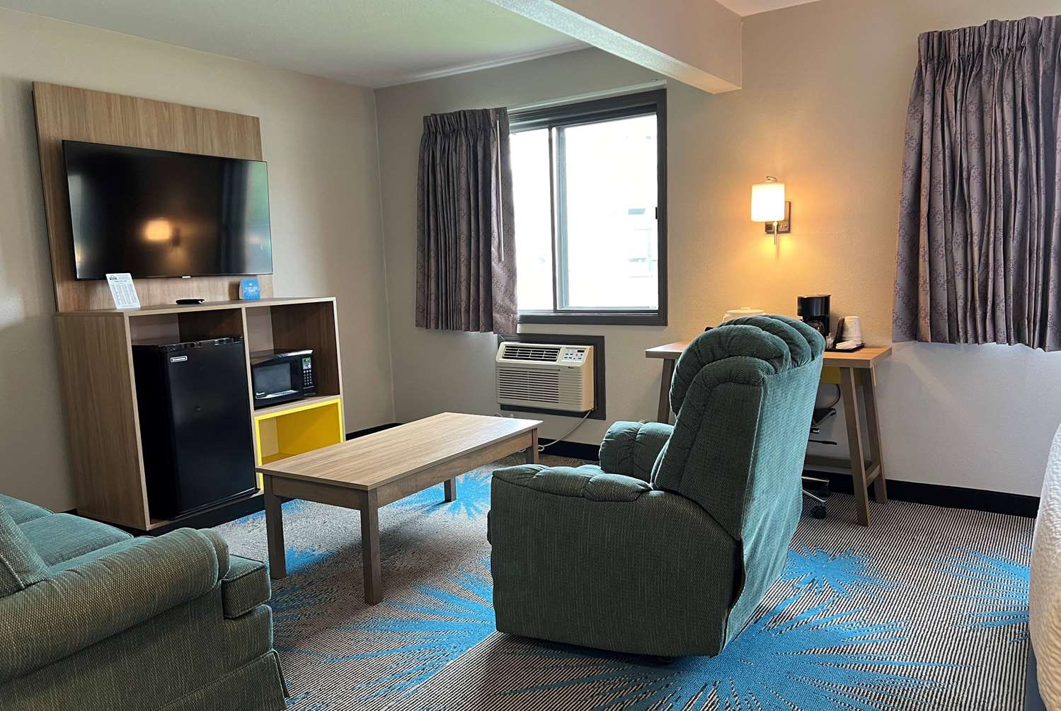 Days Inn & Suites By Wyndham Des Moines Airport 28/40