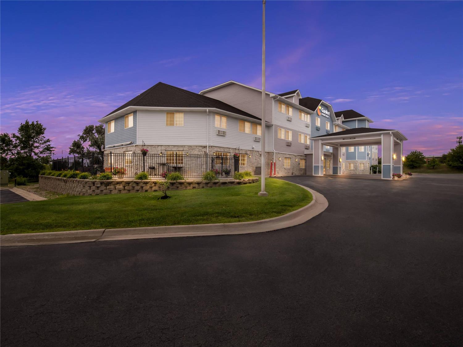 Comfort Inn & Suites Bellevue - Omaha Offutt AFB 42/42