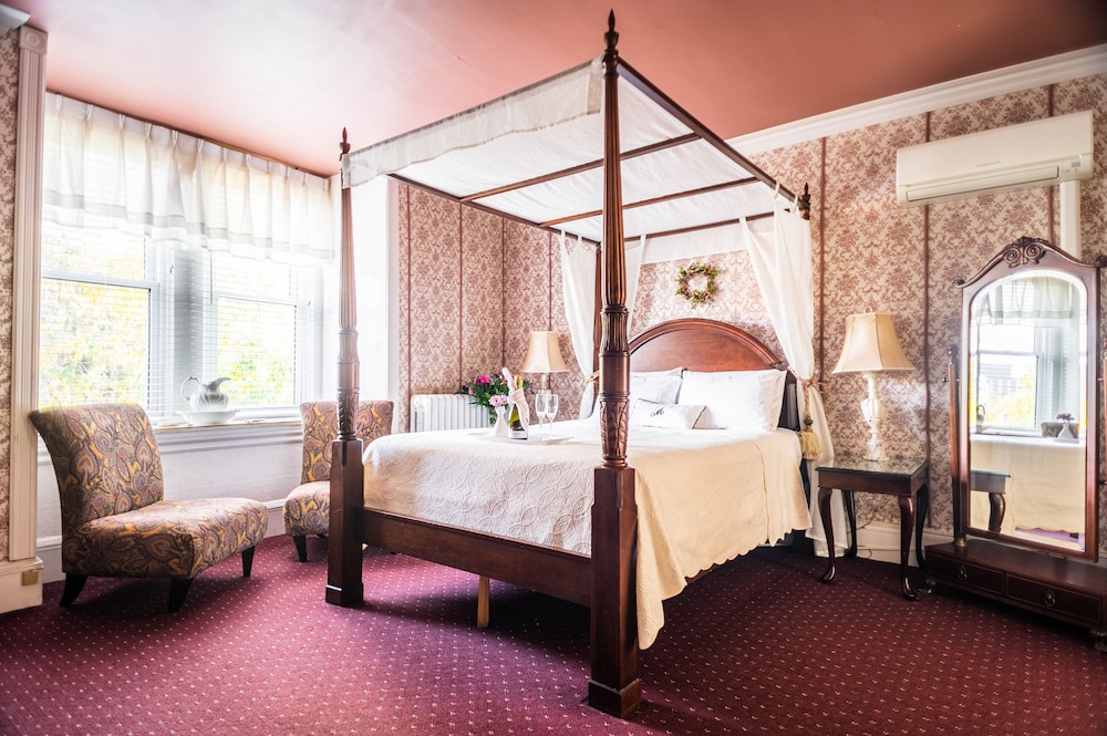 Auberge Mcgees Inn 24/75