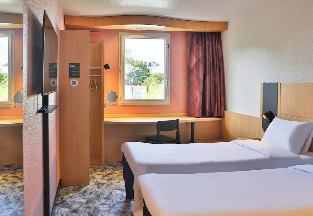 Room, Twin Beds