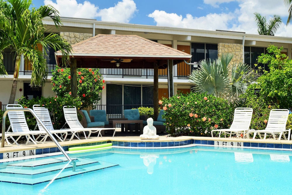Dolphin Key Resort 3/50