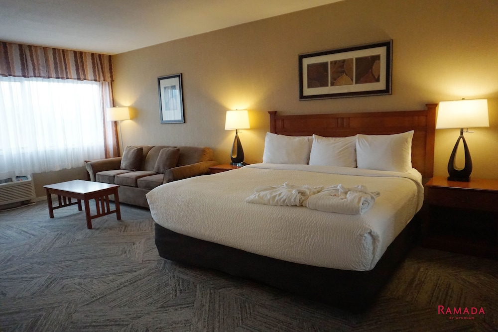 BUSINESS, QUEEN BED