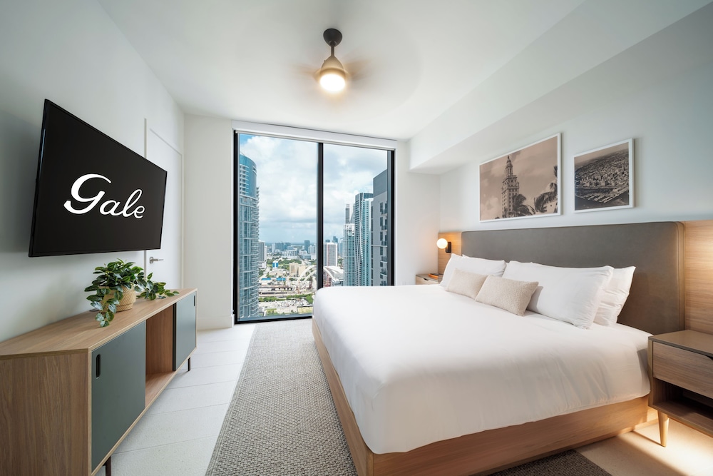 2 Bedrooms, Suite, 1 King and 2 Double Beds, City View
