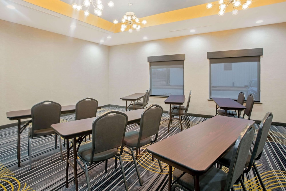 La Quinta Inn & Suites By Wyndham Ponca City 37/45