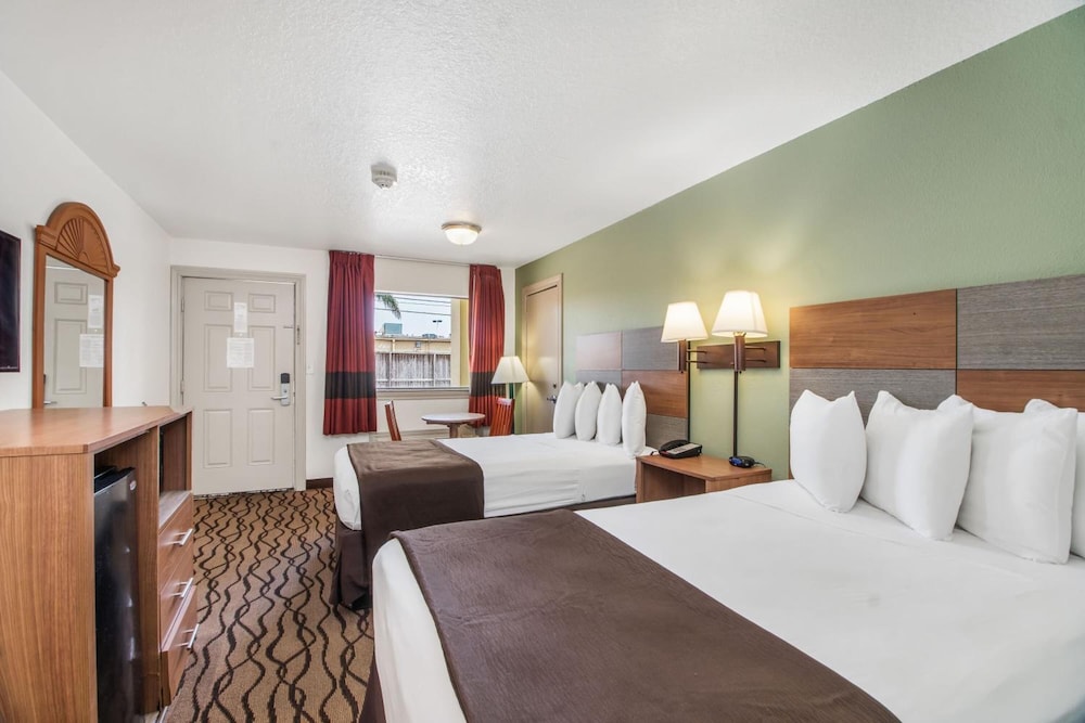 Motel6 Galveston, TX - Beach/Seawall 26/48