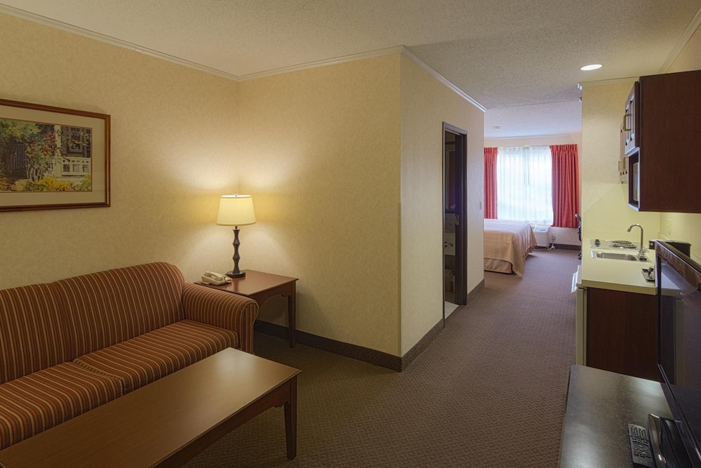 Coshocton Village Inn and Suites 39/68