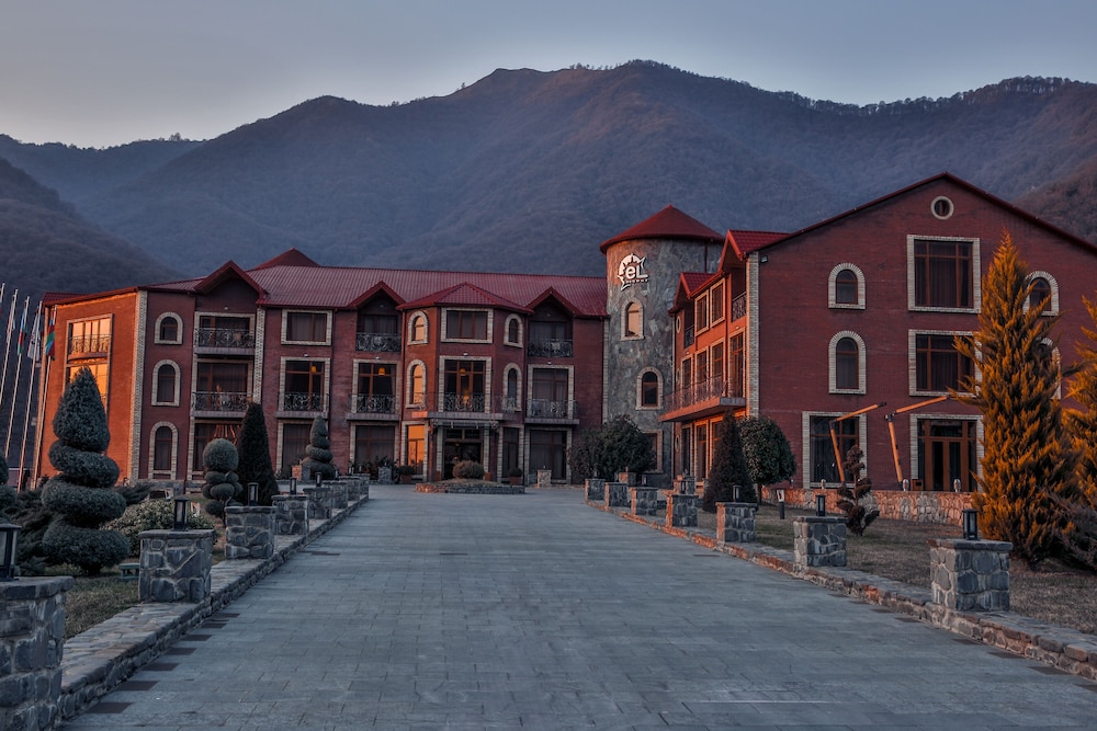 El Resort Hotel 48/50