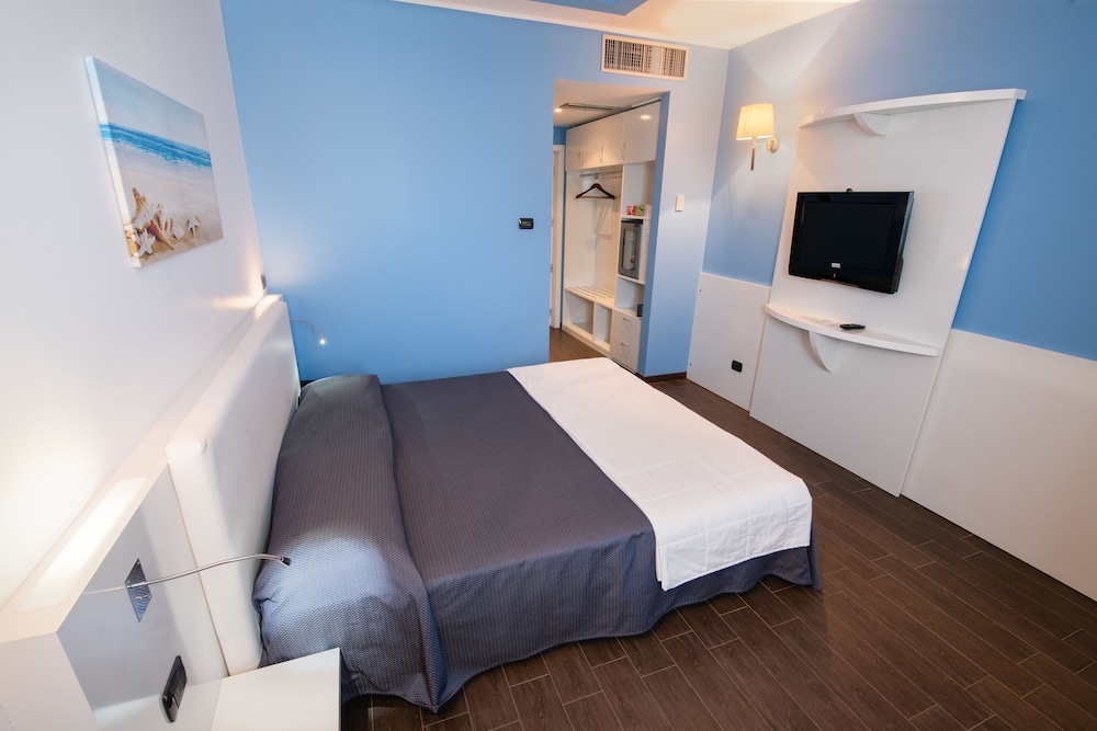 Hotel Mediterraneo 10/31