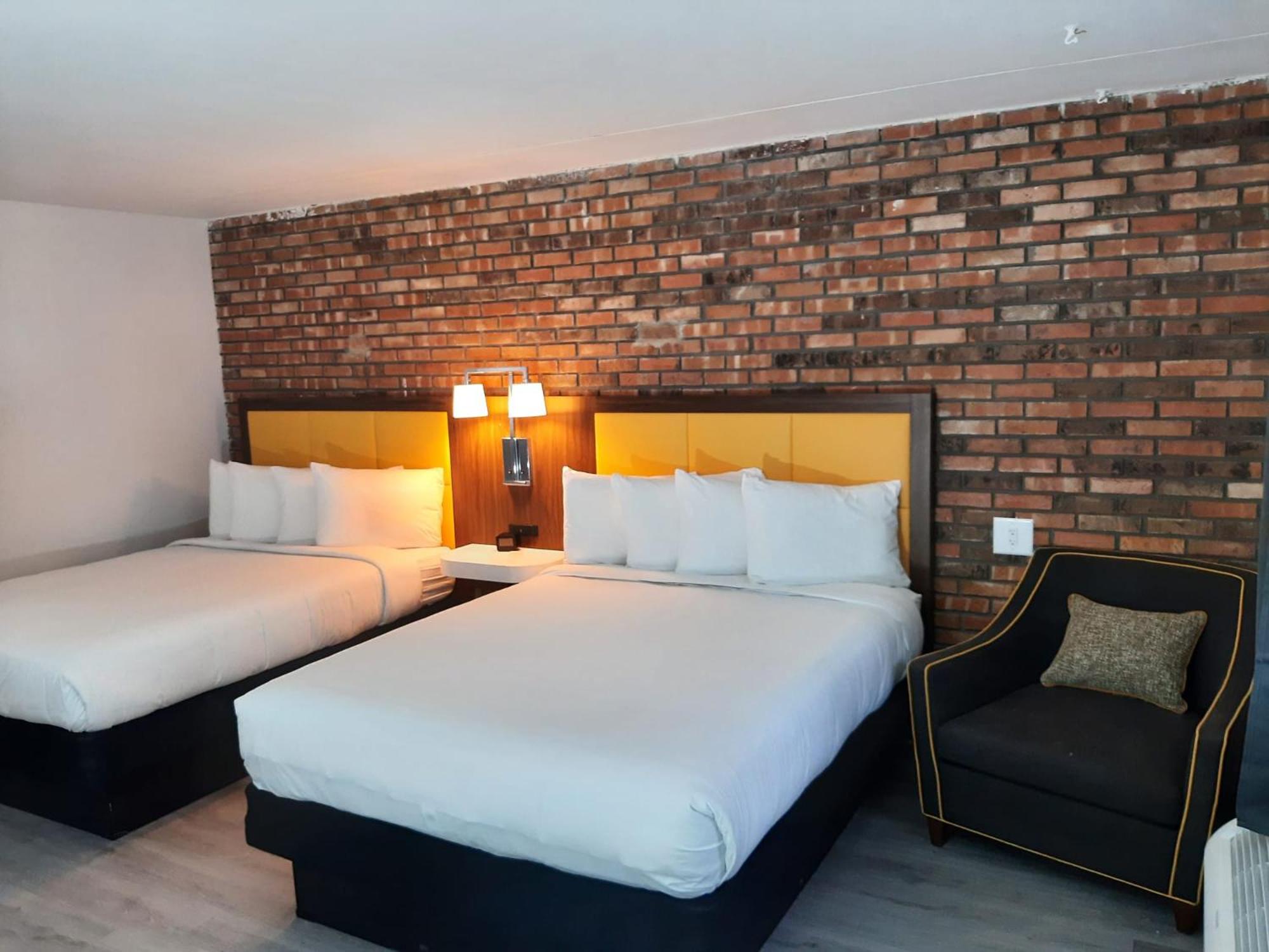 Penn Lodge Hotel & Suites 12/50
