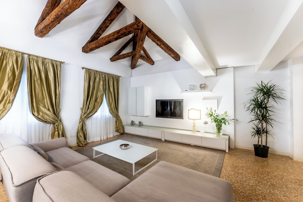 San Teodoro Palace 34/66
