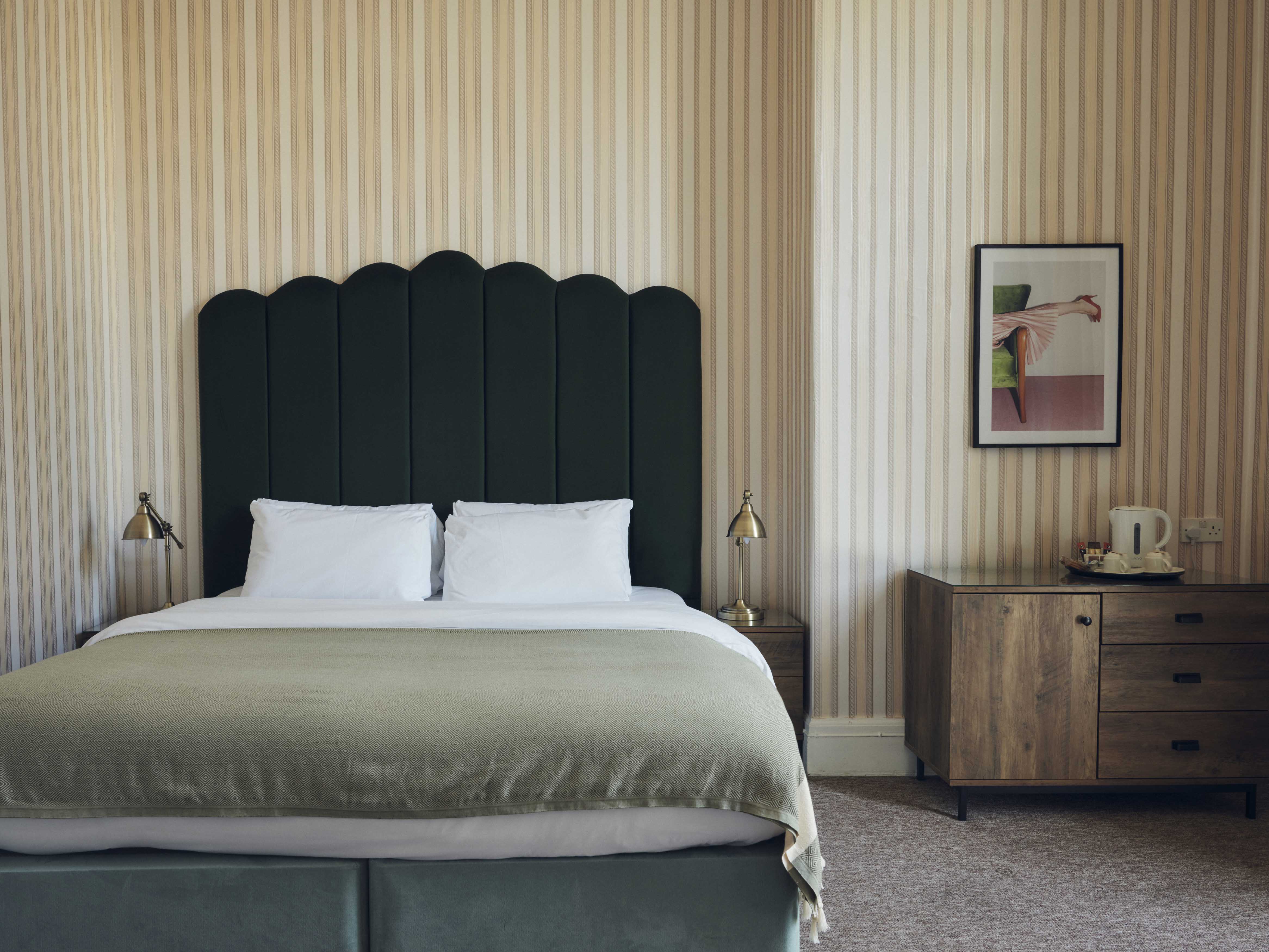 ROOM, DOUBLE BED