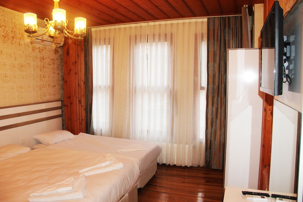 Theodian Hotel 37/74