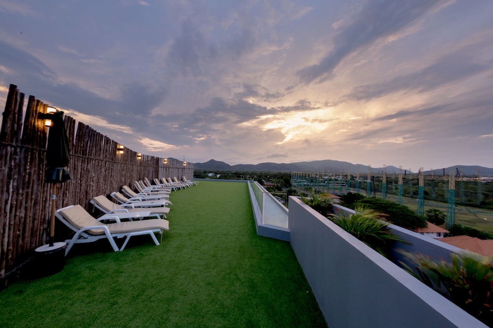 Whale Hua Hin 34/46